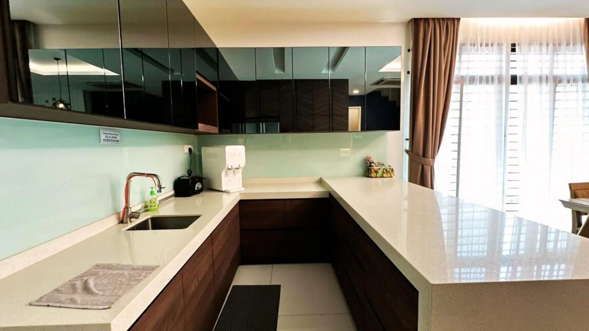 באטו פרינג'י Large Family Villa Beach & Night Market Steps Away 20 Pax