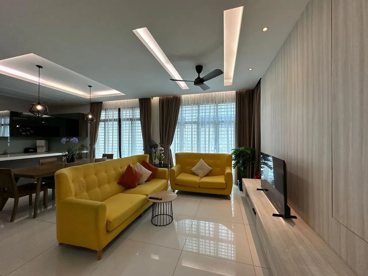 באטו פרינג'י Large Family Villa Beach & Night Market Steps Away 20 Pax