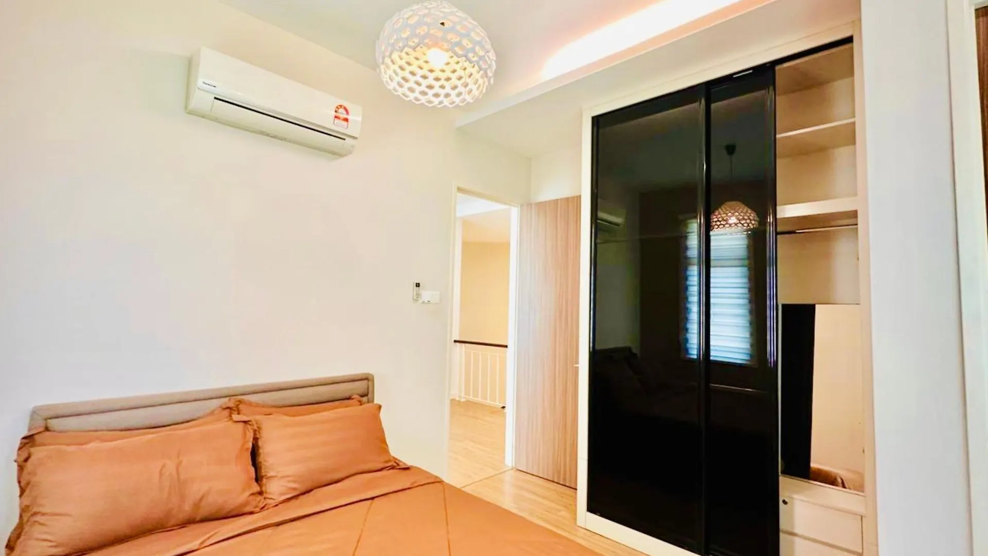 באטו פרינג'י Large Family Villa Beach & Night Market Steps Away 20 Pax