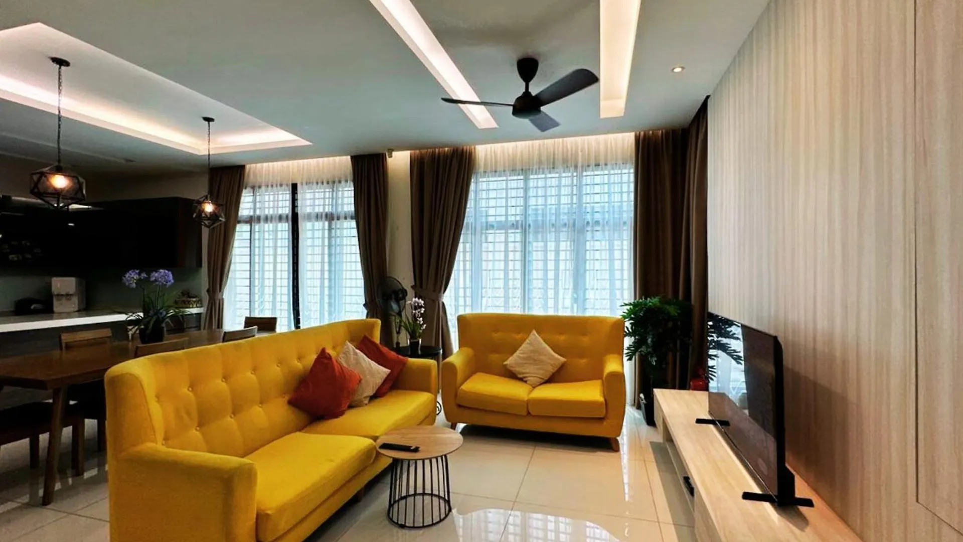 באטו פרינג'י Large Family Villa Beach & Night Market Steps Away 20 Pax